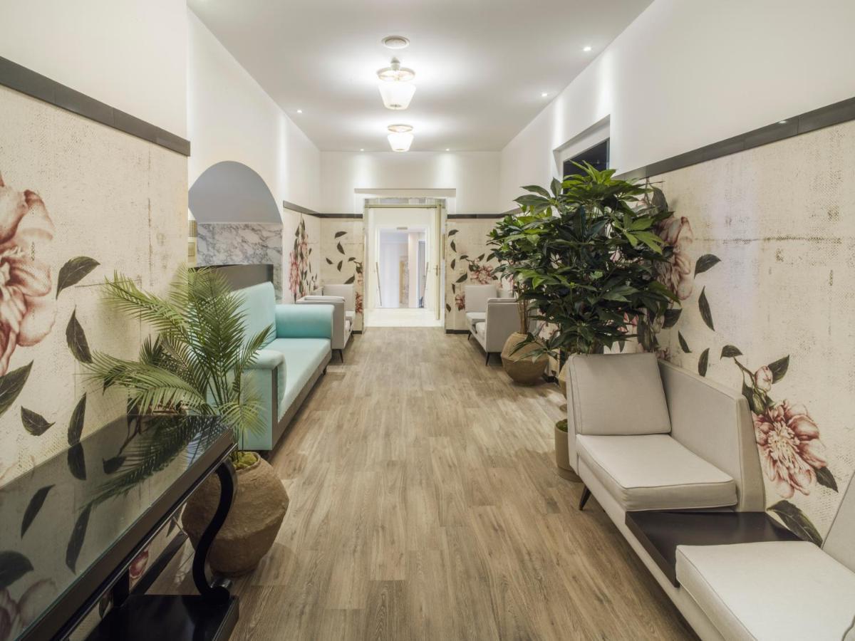 Falkensteiner Spa Resort มาเรียอานซเกลาซนี ภายนอก รูปภาพ The waiting room at the hospital