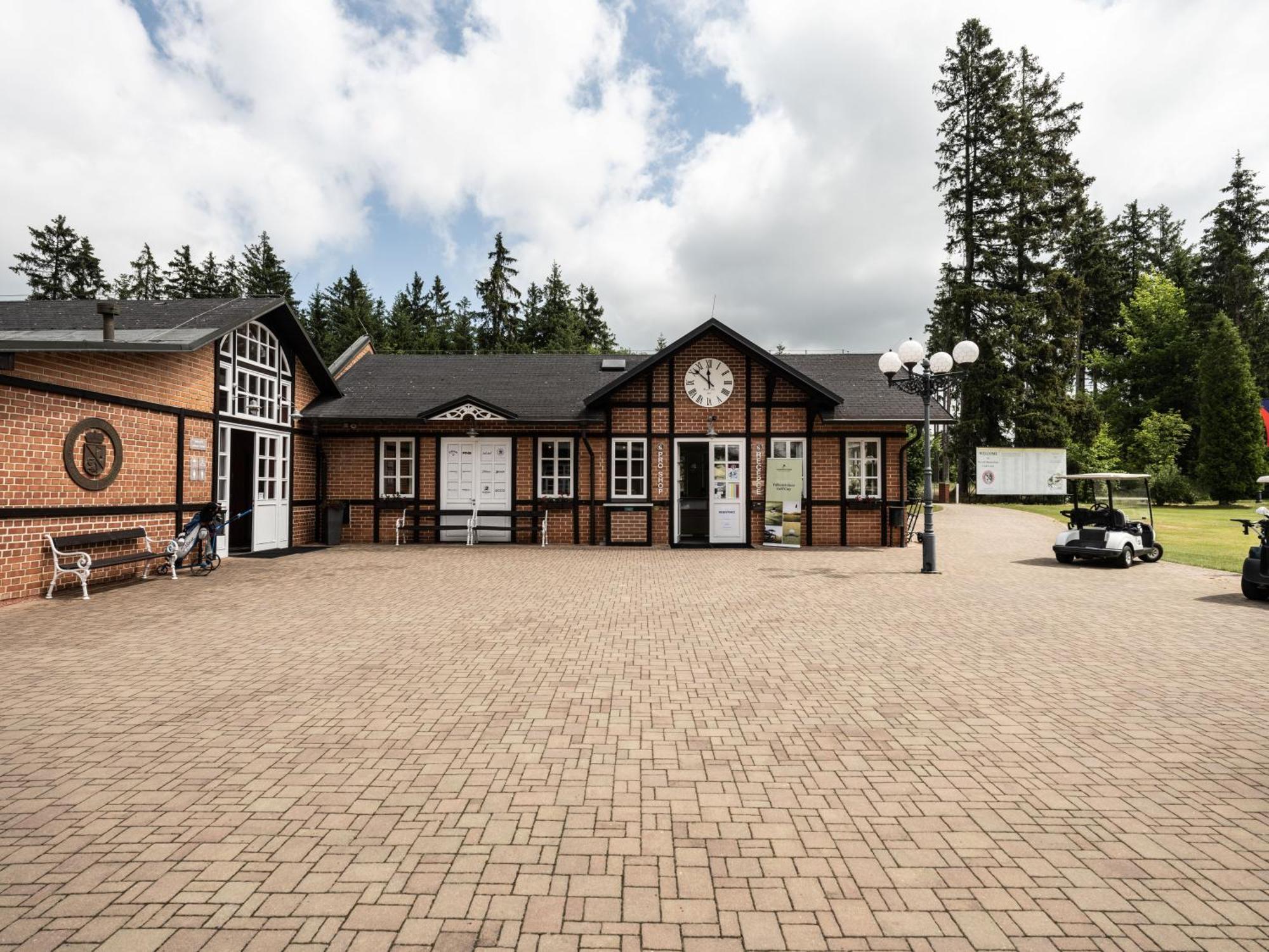 Falkensteiner Spa Resort มาเรียอานซเกลาซนี ภายนอก รูปภาพ Golf clubhouse