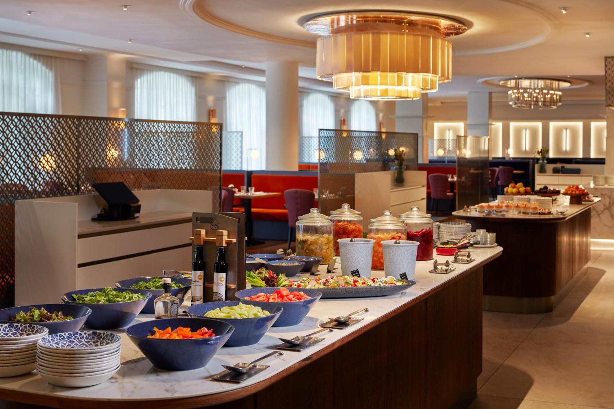 Falkensteiner Spa Resort มาเรียอานซเกลาซนี ภายนอก รูปภาพ The buffet at the restaurant