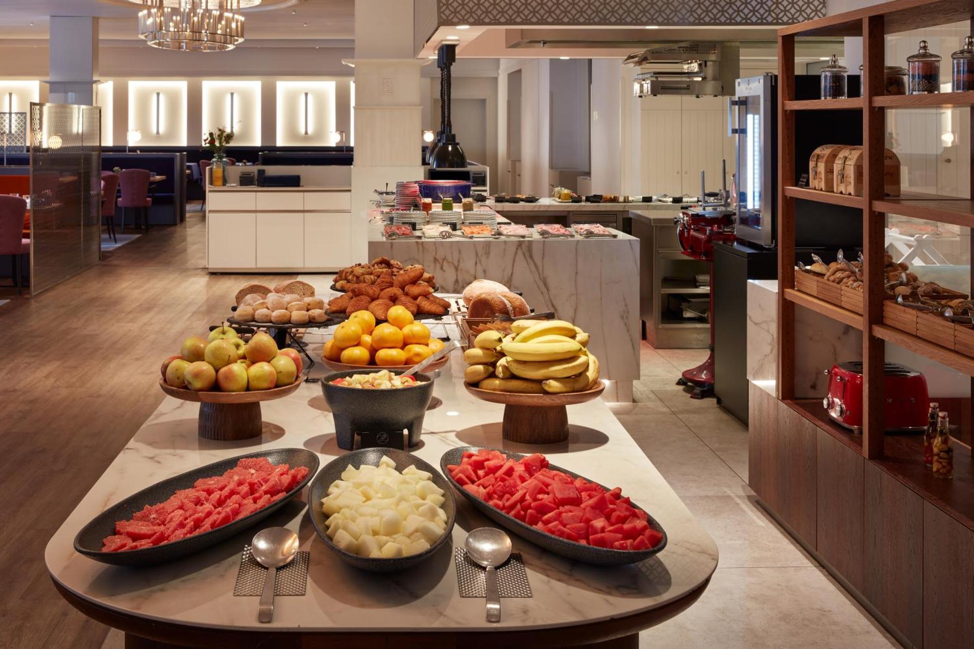 Falkensteiner Spa Resort มาเรียอานซเกลาซนี ภายนอก รูปภาพ The buffet at the lounge