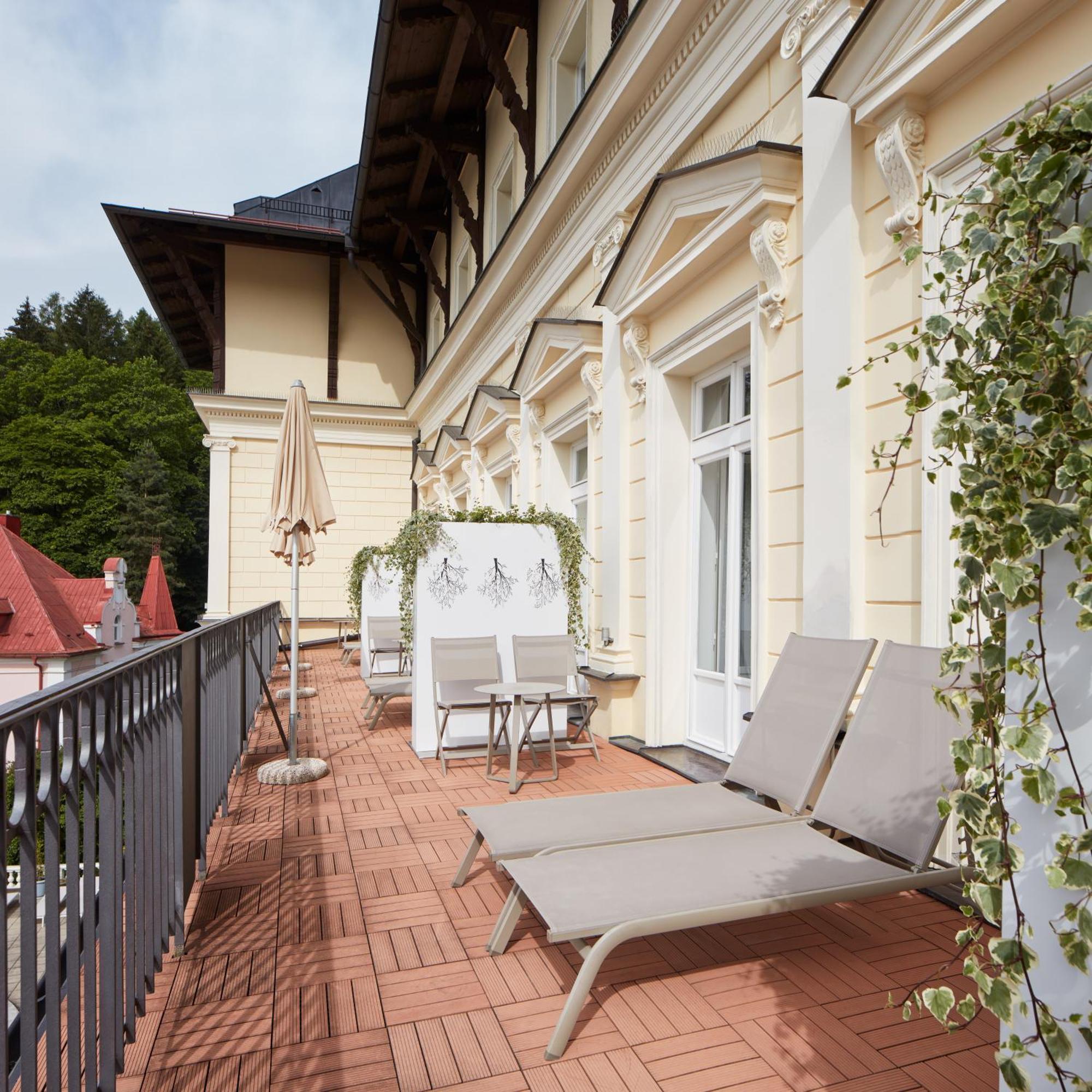 Falkensteiner Spa Resort มาเรียอานซเกลาซนี ภายนอก รูปภาพ The terrace